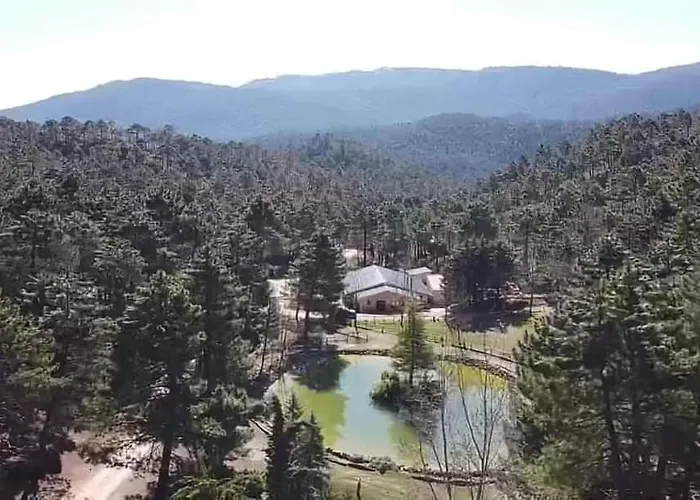 Hotel que admite mascotas: Chalet lujo en finca Zafiro lagunazo Riopar 5 o 3 dormitorios y 3 Baños Parque Natural del Rio Mundo